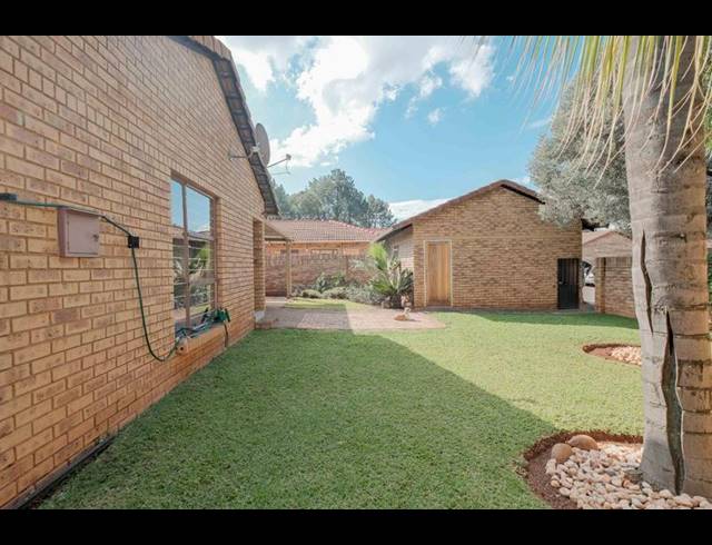 3 BEDROOM TOWNHOUSE FOR SALE IN DIE HOEWES